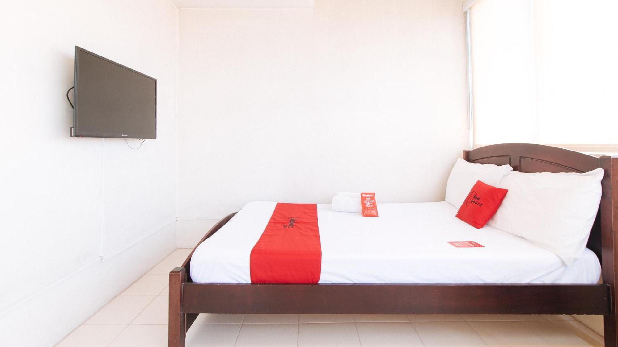 Reddoorz Plus @ E Rodriguez Corner Banawe Quezon City Exterior photo